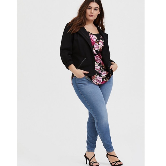 NWT TORRID Ava Black Floral Cami - Picture 2 of 11